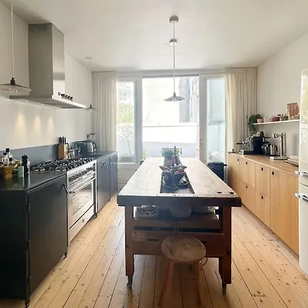 Luxurious Authentic 3br *