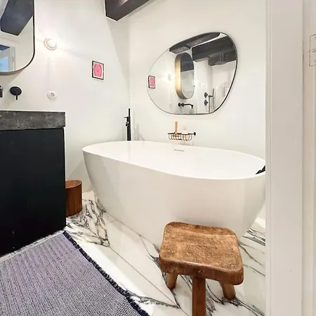 Luxurious Authentic 3br * アムステルダム