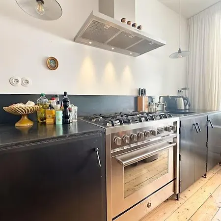 Luxurious Authentic 3br アパート *
